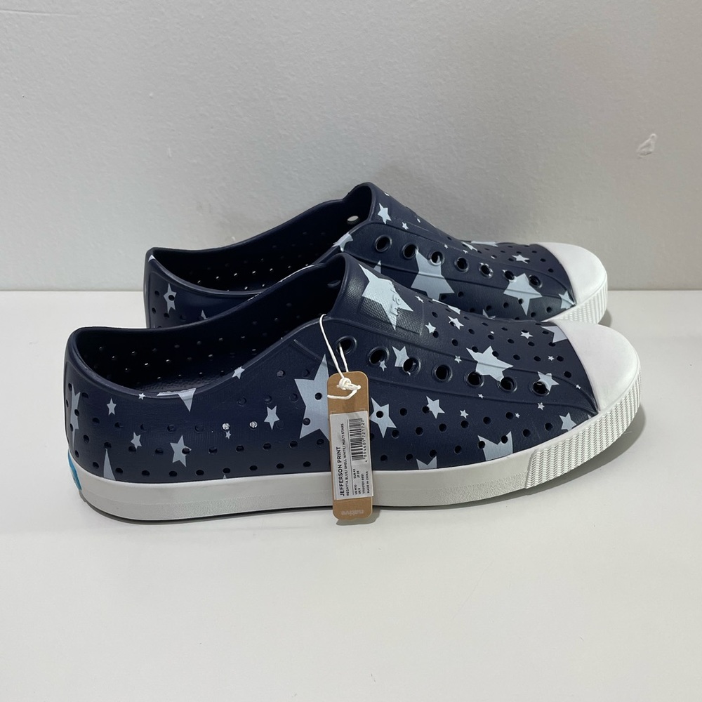 Native Shoes Jefferson Print Regatta Blue Shell White Multi Stars, Navy, Size 10